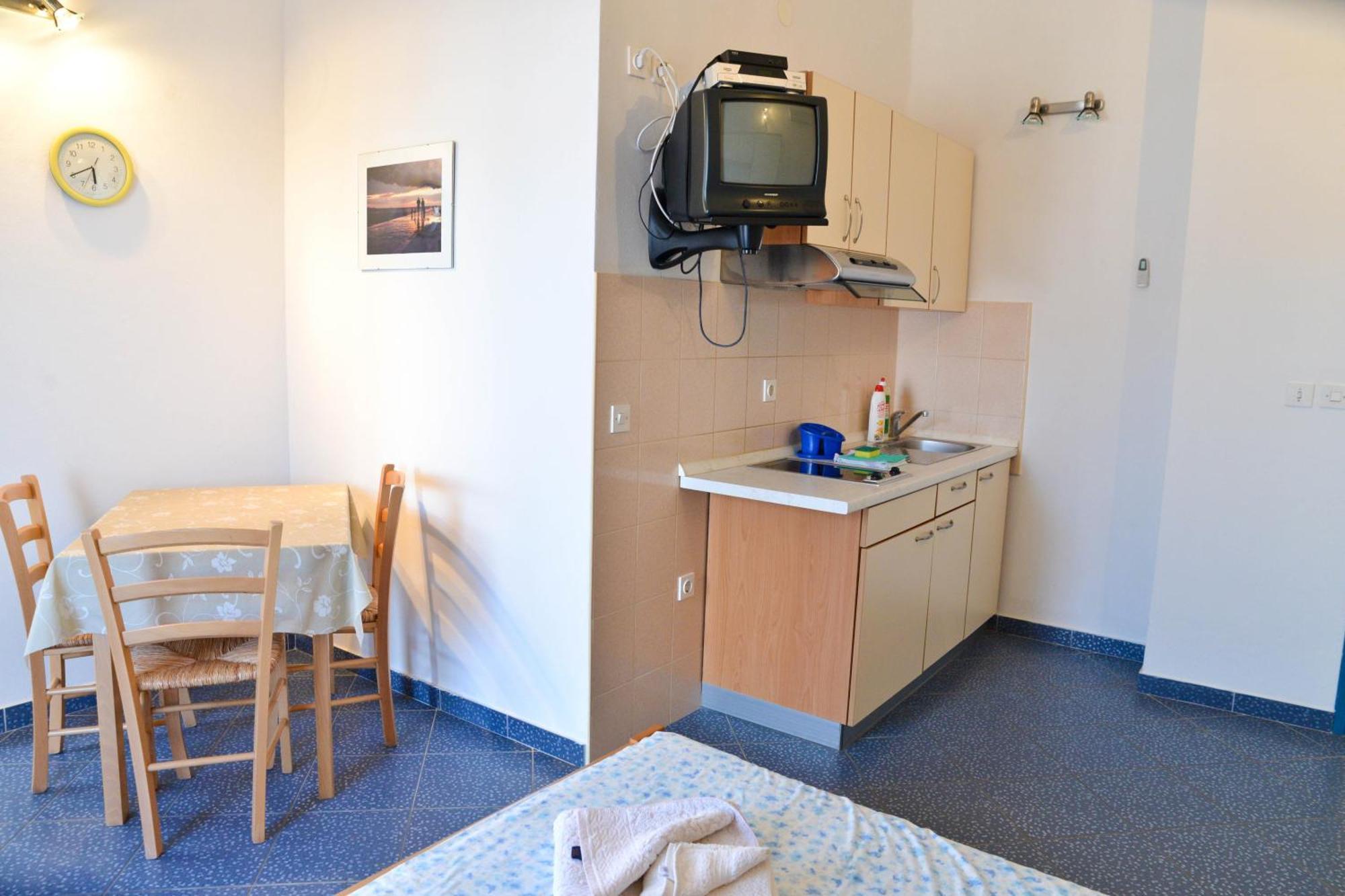 Apartments Lonic Kukljica Room photo